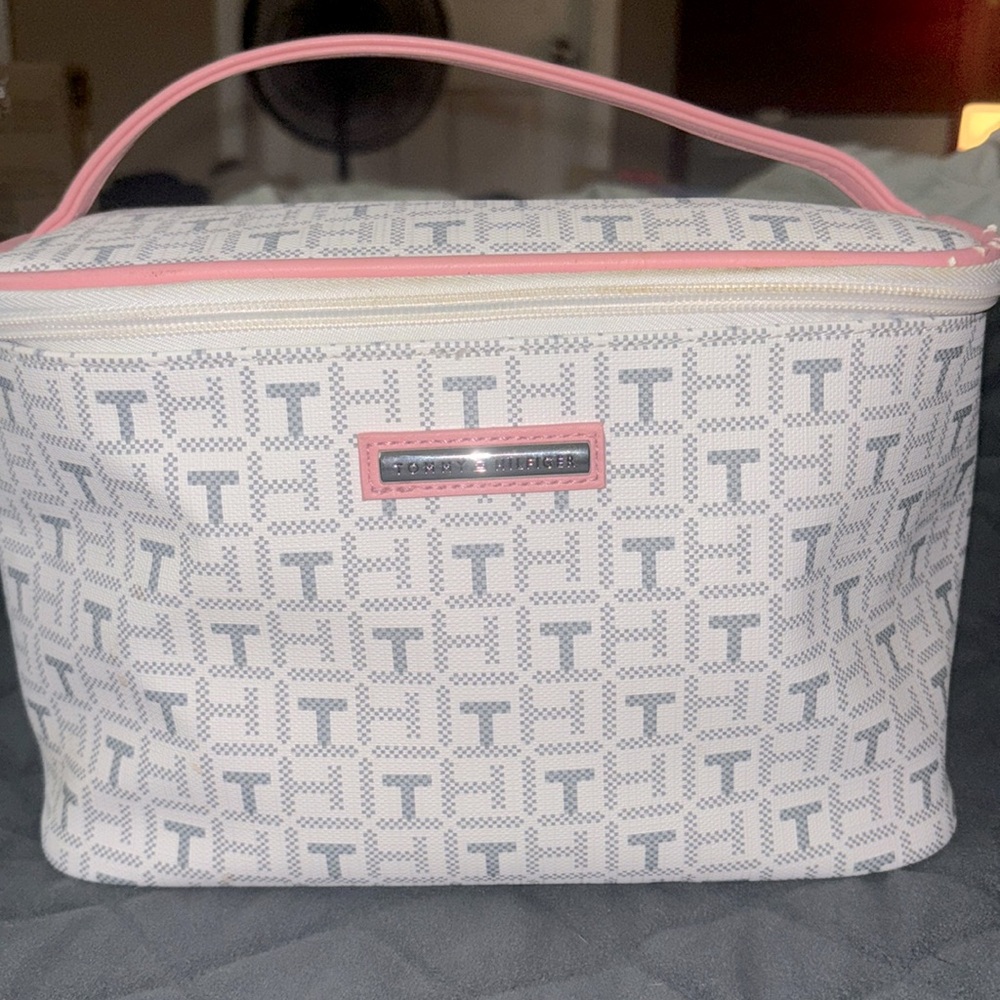 Tommy Hilfiger large makeup bag! 2/40$!
